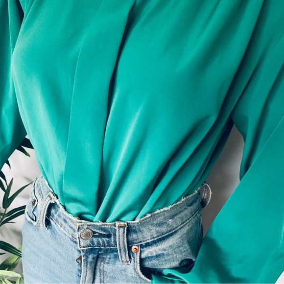 v i n t a g e :: Gorgeous Turquoise Pleated Satin Blouse - Picture 5 of 12